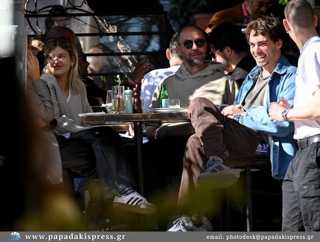 Η Κλέλια Ανδριολάτου για καφέ στο κέντρο της Αθήνας με τον αγαπημένο της