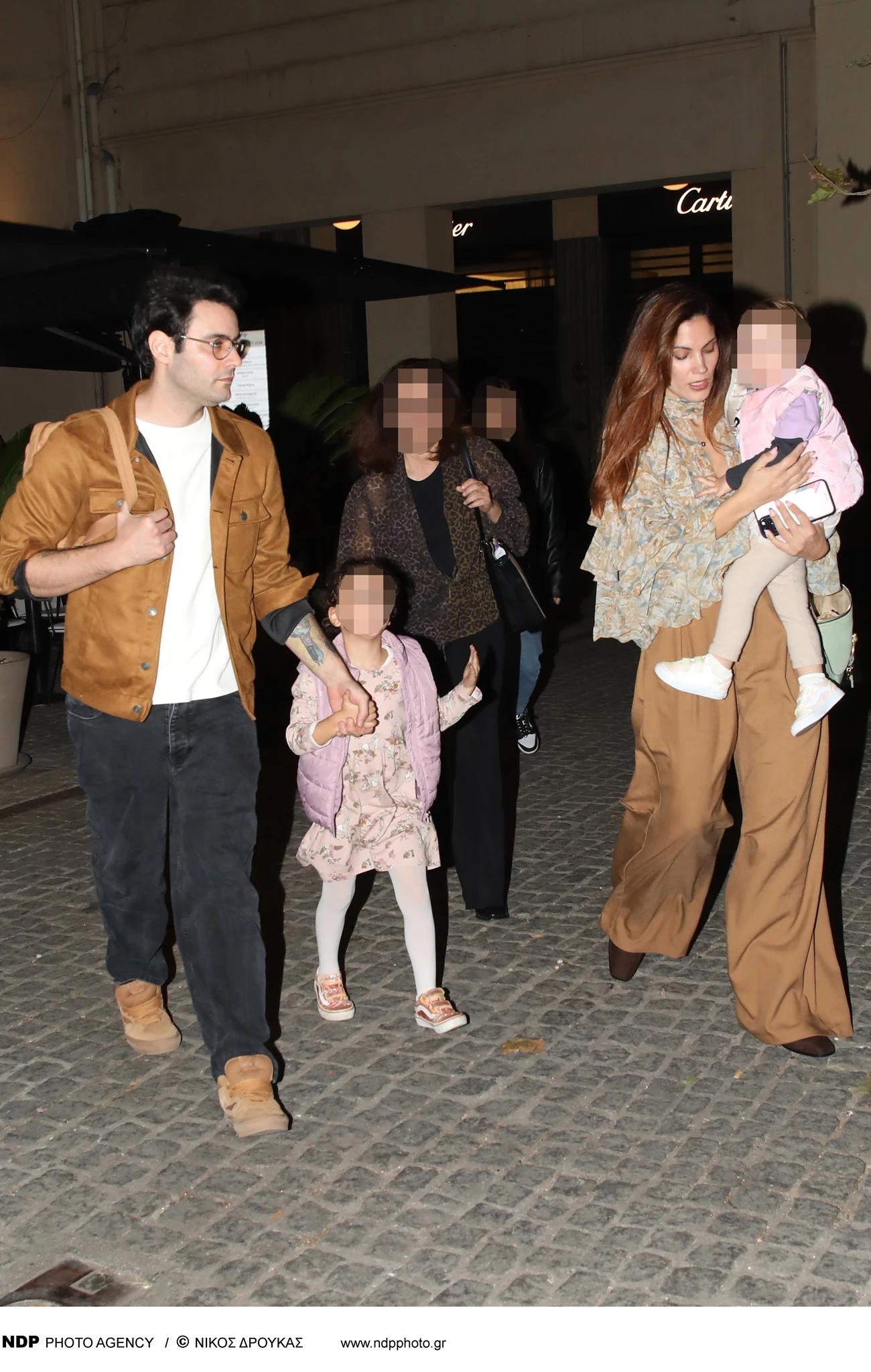 Ο Ίαν Στρατής με τη Μαίρη Συνατσάκη και την Ολίβια