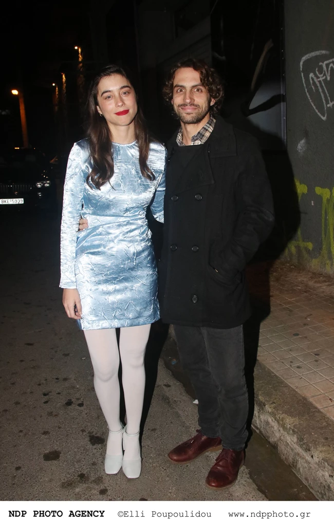 Αν ψάχνεις τι θα φορέσεις στο γιορτινό τραπέζι, η Τζωρτζίνα Λιώση έχει το ιδανικό look