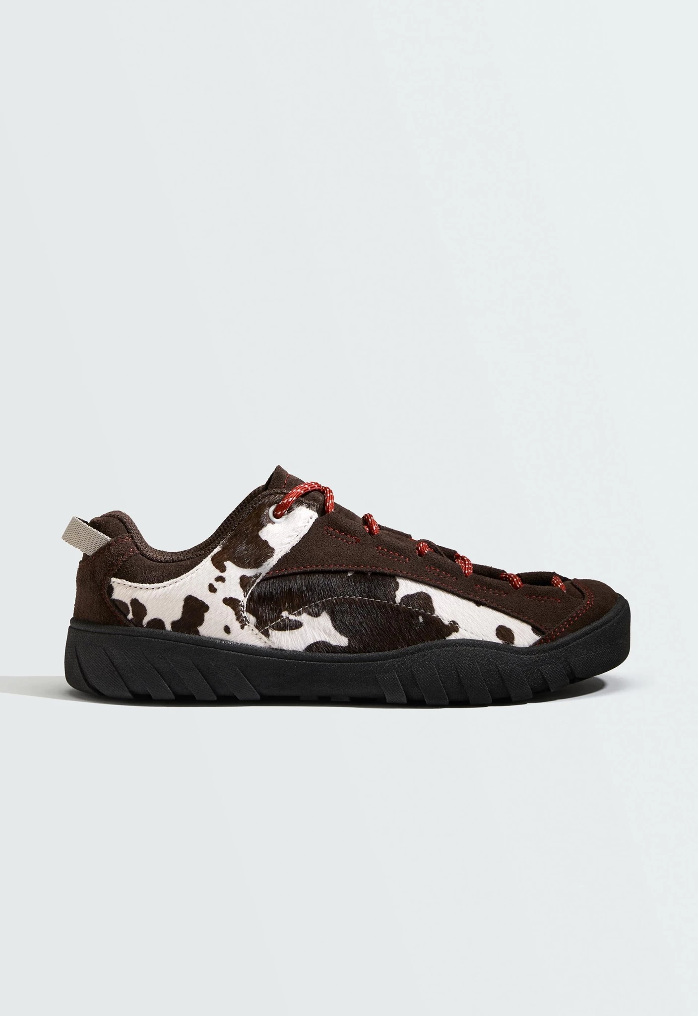 Τα νέα sneakers της Oysho συνδυάζουν δύο μεγάλες τάσεις της σεζόν | Αξίζει να τα δεις