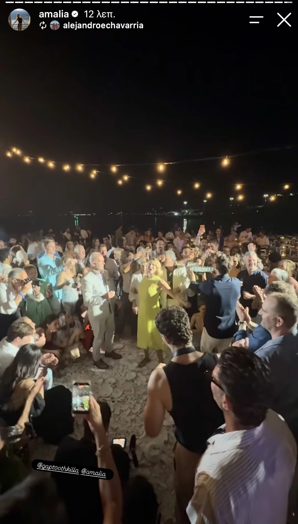 Η Τζένη Μπαλατσινού χορεψέ ζεϊμπέκικο στο wedding πάρτι της κόρης της | Το γεμάτο νόημα τραγούδι