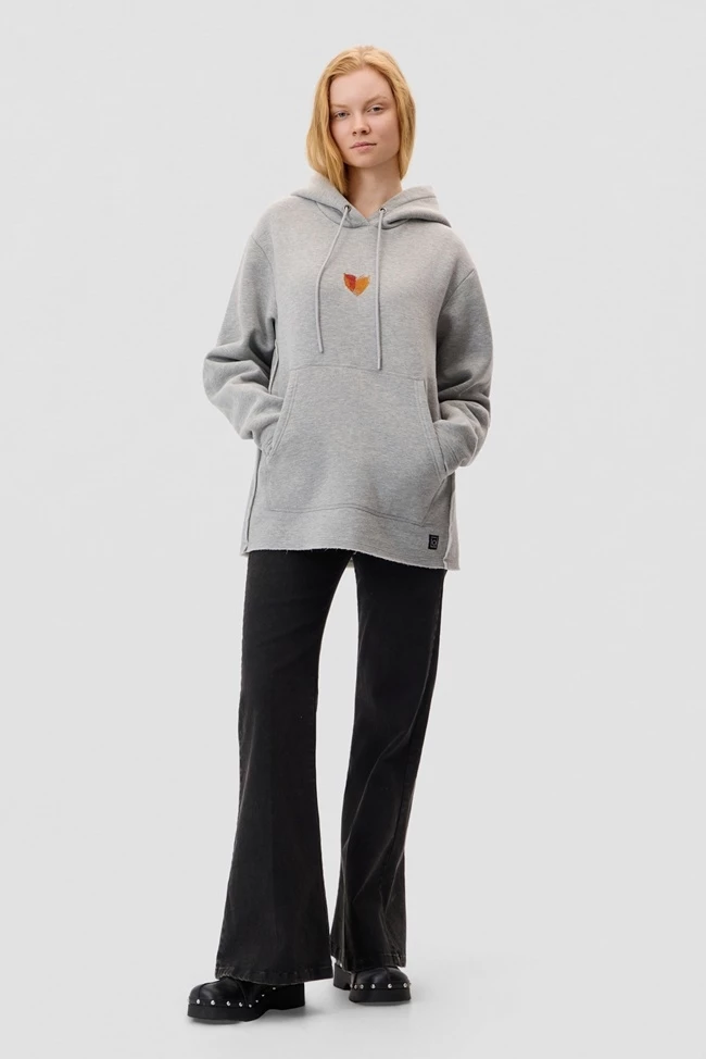 Η Dirty Laundry ενώνει τη μόδα με την ΕΛΠΙΔΑ