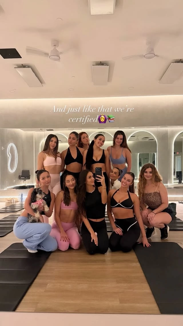 Η Νταίζη Νίκα με τις συμφοιτήτριές της