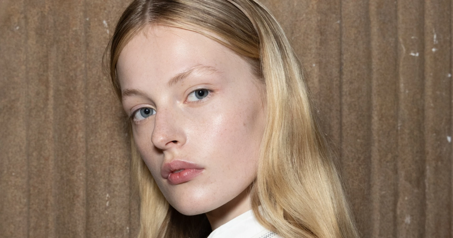 Το skincare hack που θα σε κάνει να ξυπνάς με λαμπερή επιδερμίδα κάθε πρωί