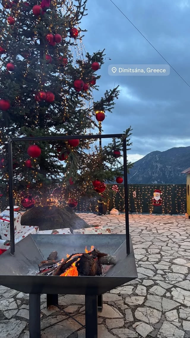 Η Μαριτίνα Ντενίση στην Αρκαδία με τον σύντροφό της