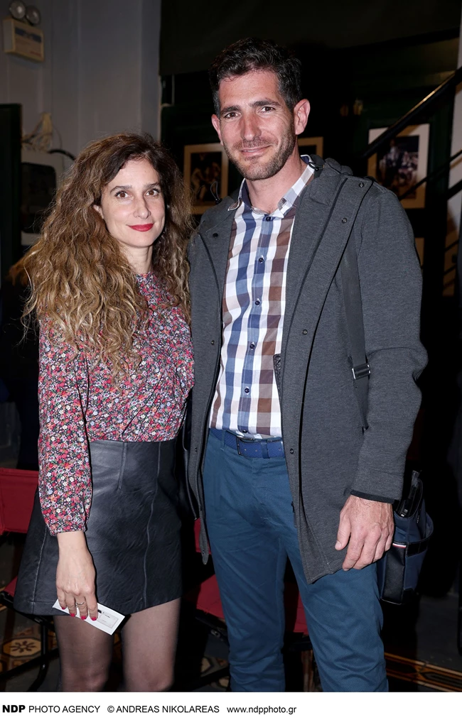 Μαρίνα Καλογήρου | Η πρωταγωνίστρια του Χριστόφορου Παπακαλιάτη σε σπάνια εμφάνιση με κοντή δερμάτινη φούστα