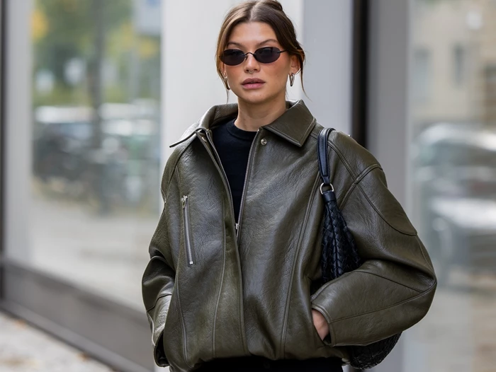 Κρυώνεις πολύ; Το καφέ oversize μπουφάν από τη Stradivarius που θα σε κρατάει πάντα ζεστή