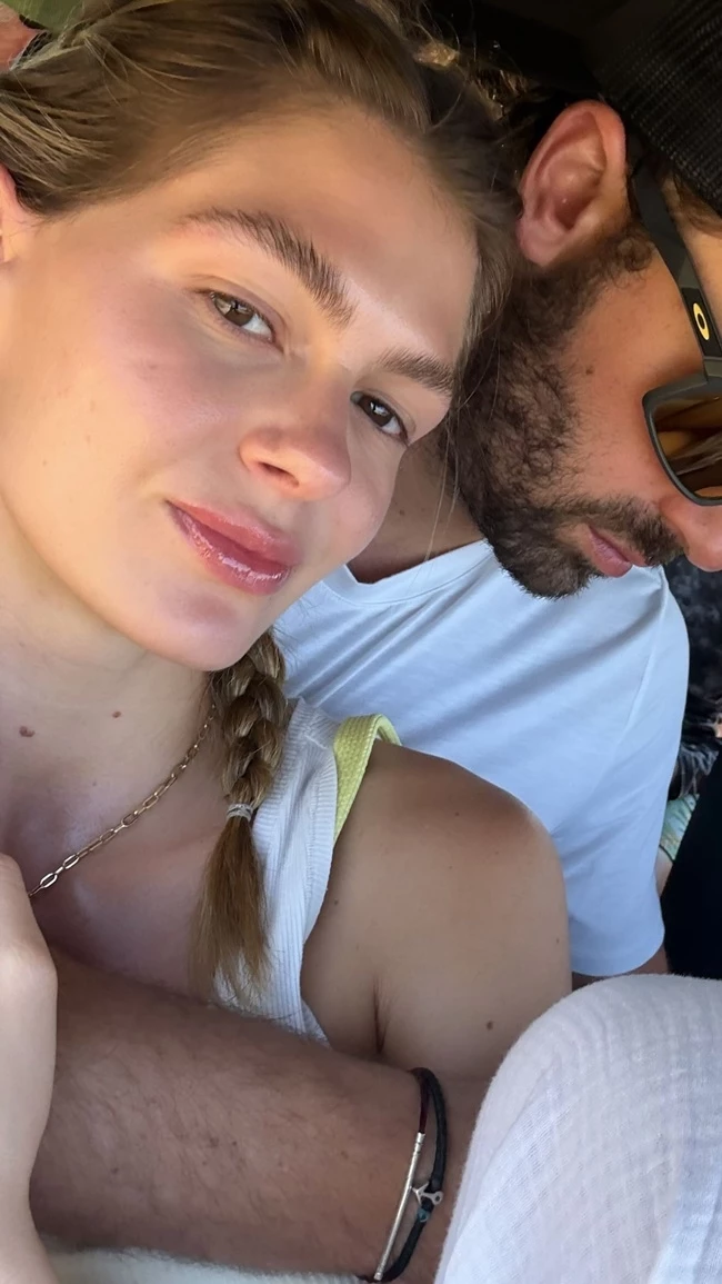 Η Αμαλία Κωστοπούλου στην αγκαλιά του συντρόφου της | Το σπάνιο κλικ