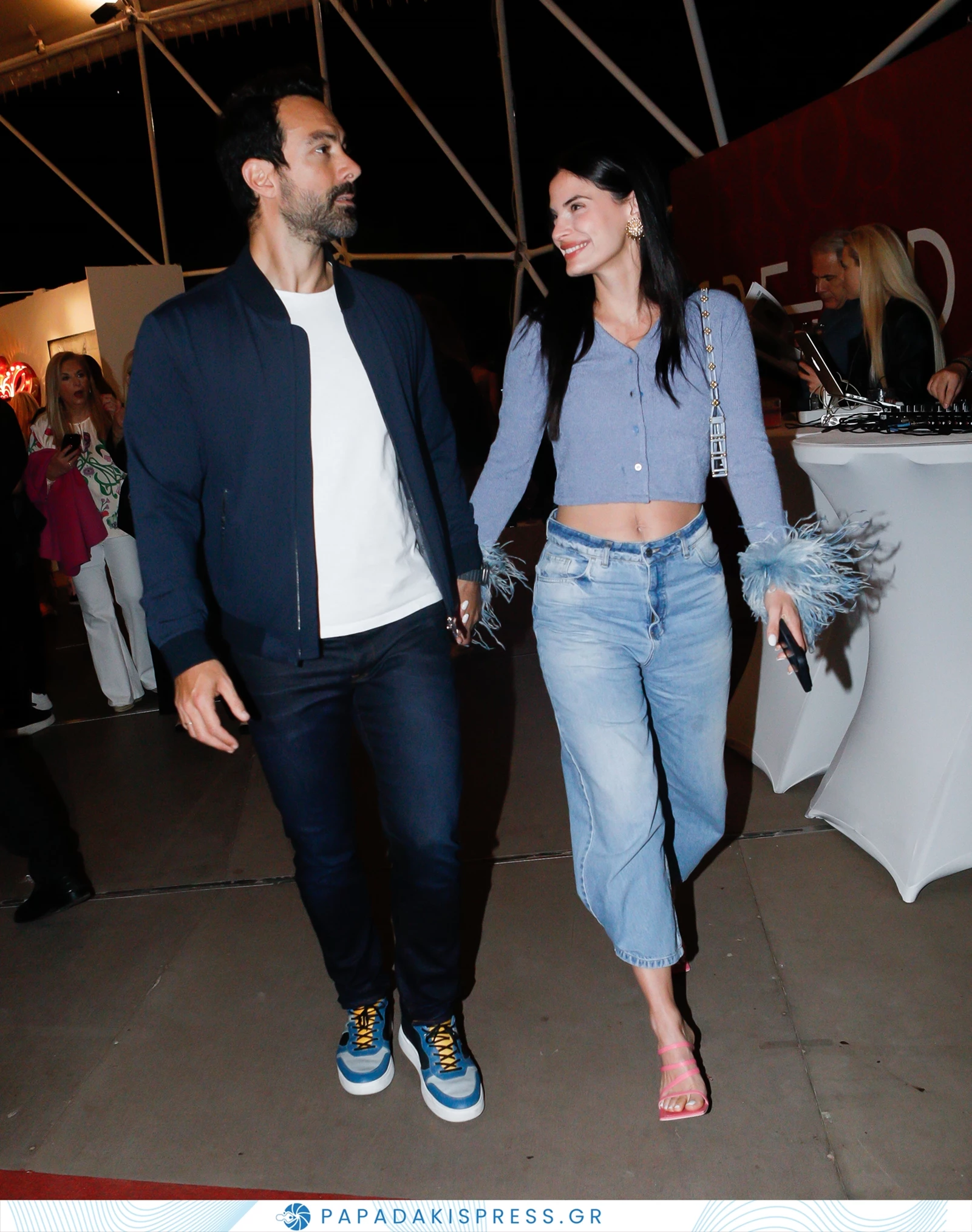 Η Χριστίνα Μπόμπα με το ψηλόμεσο τζιν από τη Zara που κολακεύει κάθε σιλουέτα