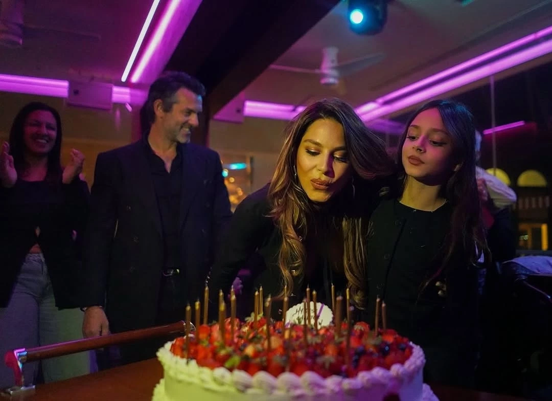 Φίλιππος Μιχόπουλος | Μαζί με την Κωνσταντίνα Ευριπίδου και τα παιδιά της στο πάρτι για τα γενέθλιά της