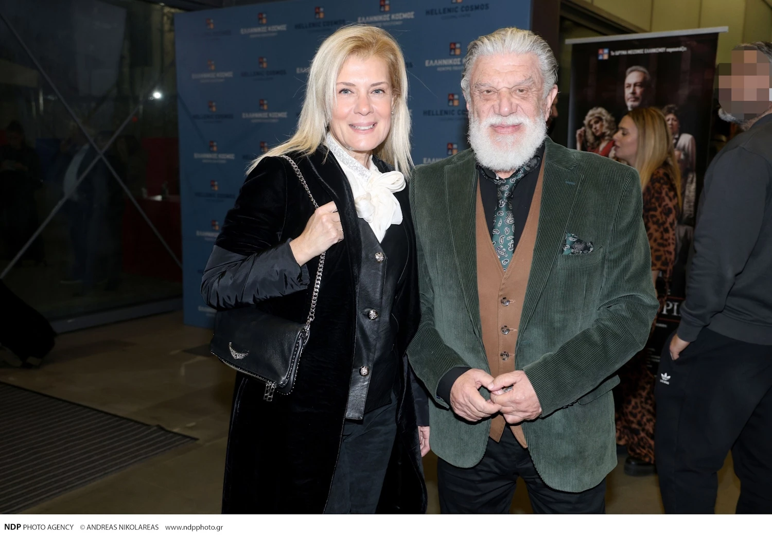 Τα ερωτευμένα ζευγάρια που έδωσαν το "παρών" στην πρεμιέρα της παράστασης "Η Ετυμηγορία"