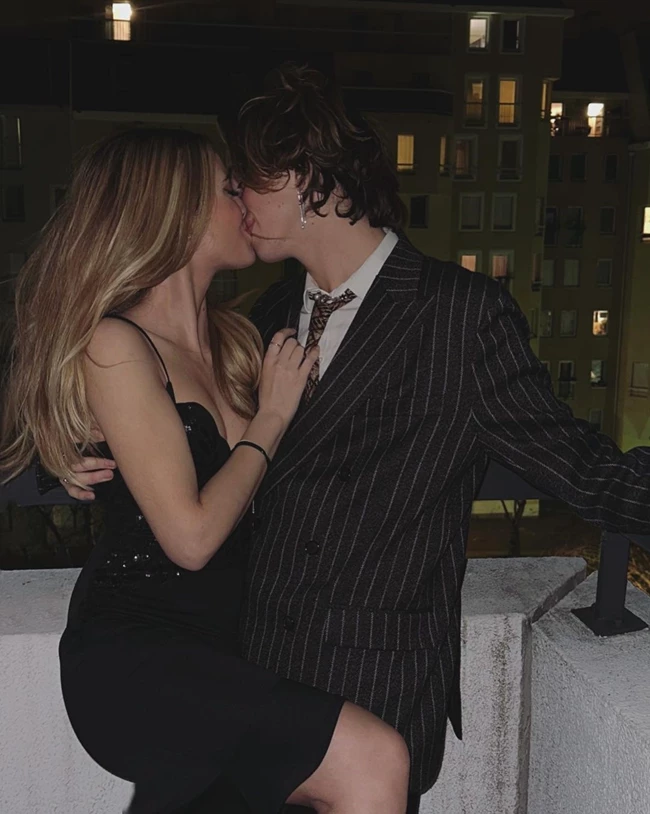 Δανάη Λιβιεράτου | Το παθιασμένο φιλί στον σύντροφό της, Pablo Miller, που "έλιωσε" το Instagram