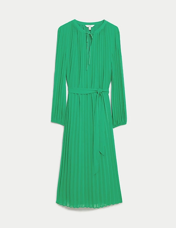 Ελένη Μενεγάκη | Φόρεσε το πιο ανοιξιάτικο φόρεμα από τη Marks & Spencer