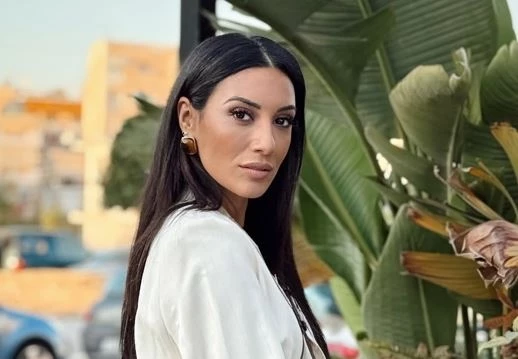 Ευγενία Σαμαρά | Το one-shoulder top της από τη Zara είναι η τέλεια επιλογή για να αναβαθμίσεις ένα casual outfit με παντελόνι