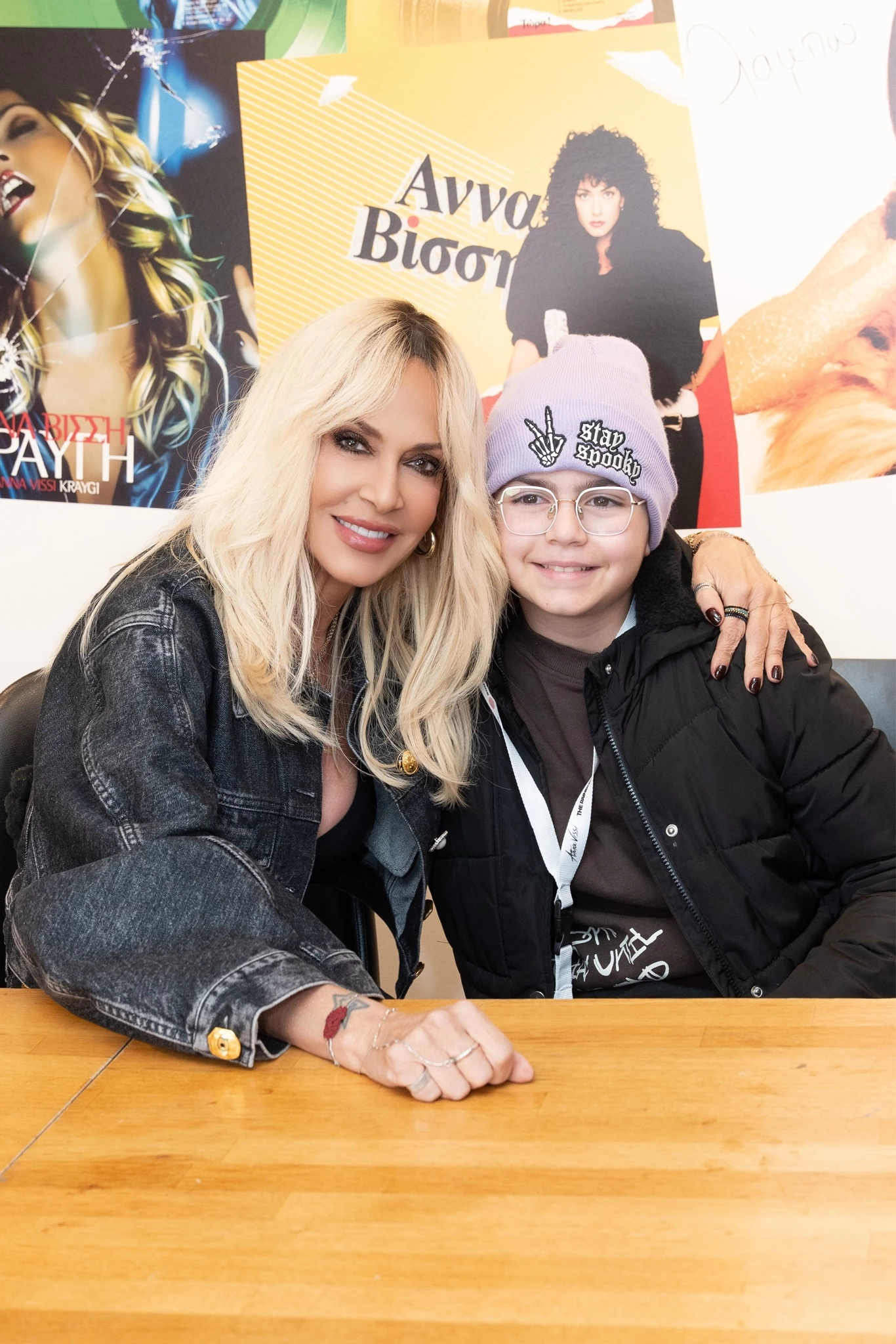 H Άννα Βίσση στην υπογραφή των συλλεκτκών της βινυλίων