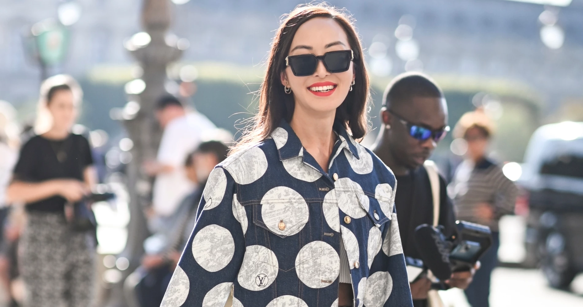 Το ψυχολογικό παιχνίδι των fashion trends | Ντυνόμαστε για να εκφράσουμε το στιλ μας ή για να ανήκουμε στο σύνολο;