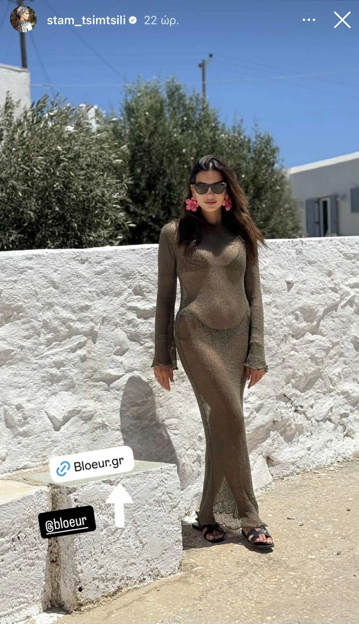 Σταματίνα Τσιμτσιλή | Φόρεσε τα πιο luxury σανδάλια στο εξοχικό της στην Πάρο
