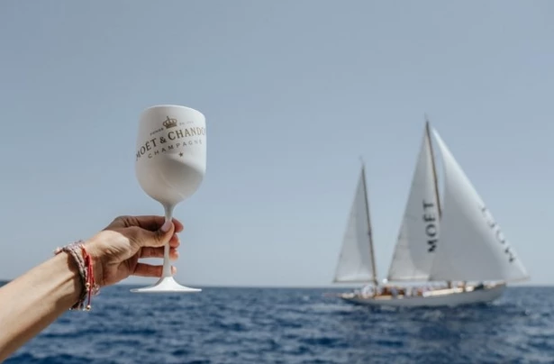 Spetses Classic Yacht Regatta 2024 | Η Moët & Chandon Χρυσός Χορηγός του κορυφαίου Διεθνή Αγώνα Ιστιοπλοΐας