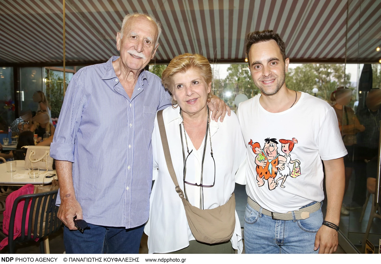 Γιώργος Παπαδάκης Τίνα Παπαδέλη Λάζος Μαντικός στα γενέθλια της κόρης του τελευταίου