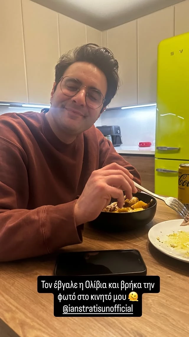 Η Ολίβια Στρατ΄η φωτογραφίζει τον μπαμπά της