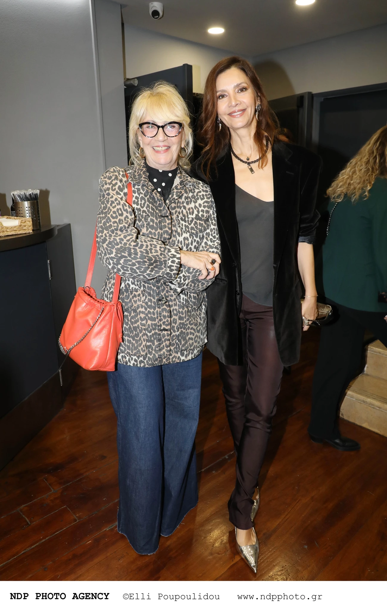 Θέμις Μπαζάκα και Κατερίνα Λέχου στην "Τελευταία Έξοδο"