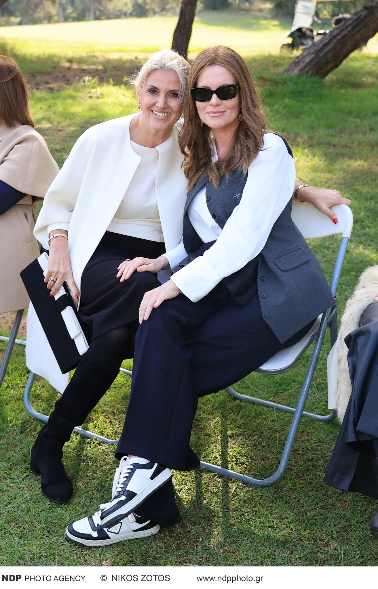 Κιμ Κίλιαν | Κομψή σε κοσμική εμφάνιση μετά τη σοβαρή περιπέτεια της υγείας της