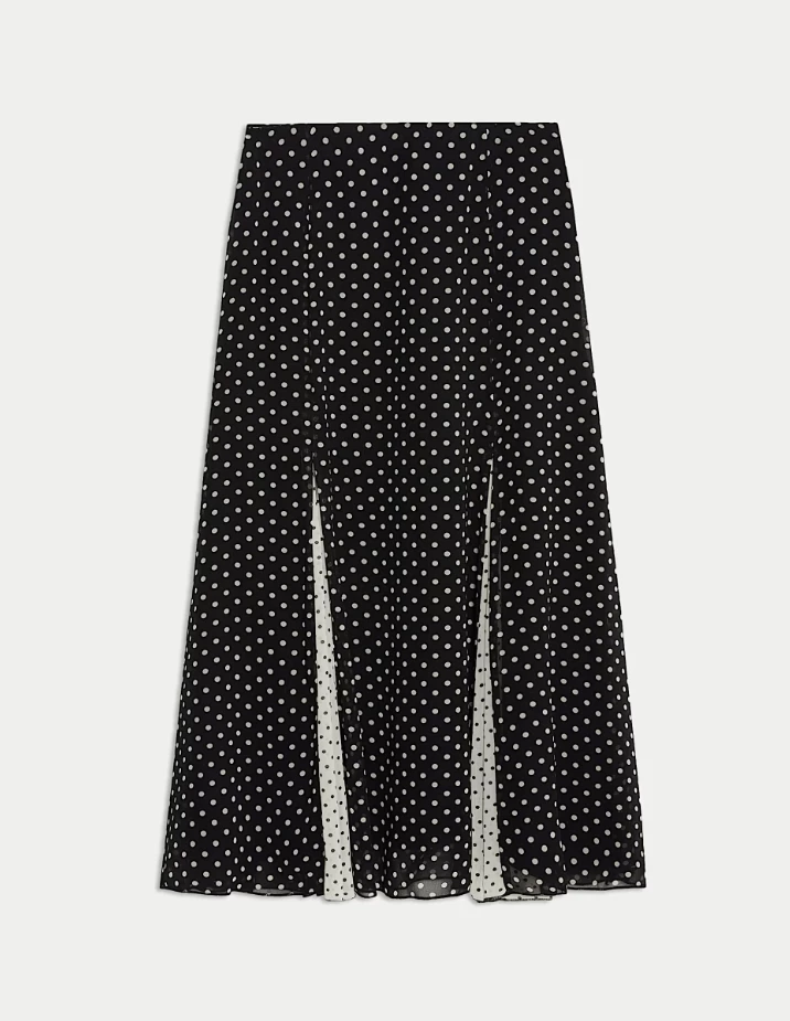 Η κομψή πουά φούστα από τη Marks & Spencer, για την οποία θα λάβεις πολλά κοπλιμέντα