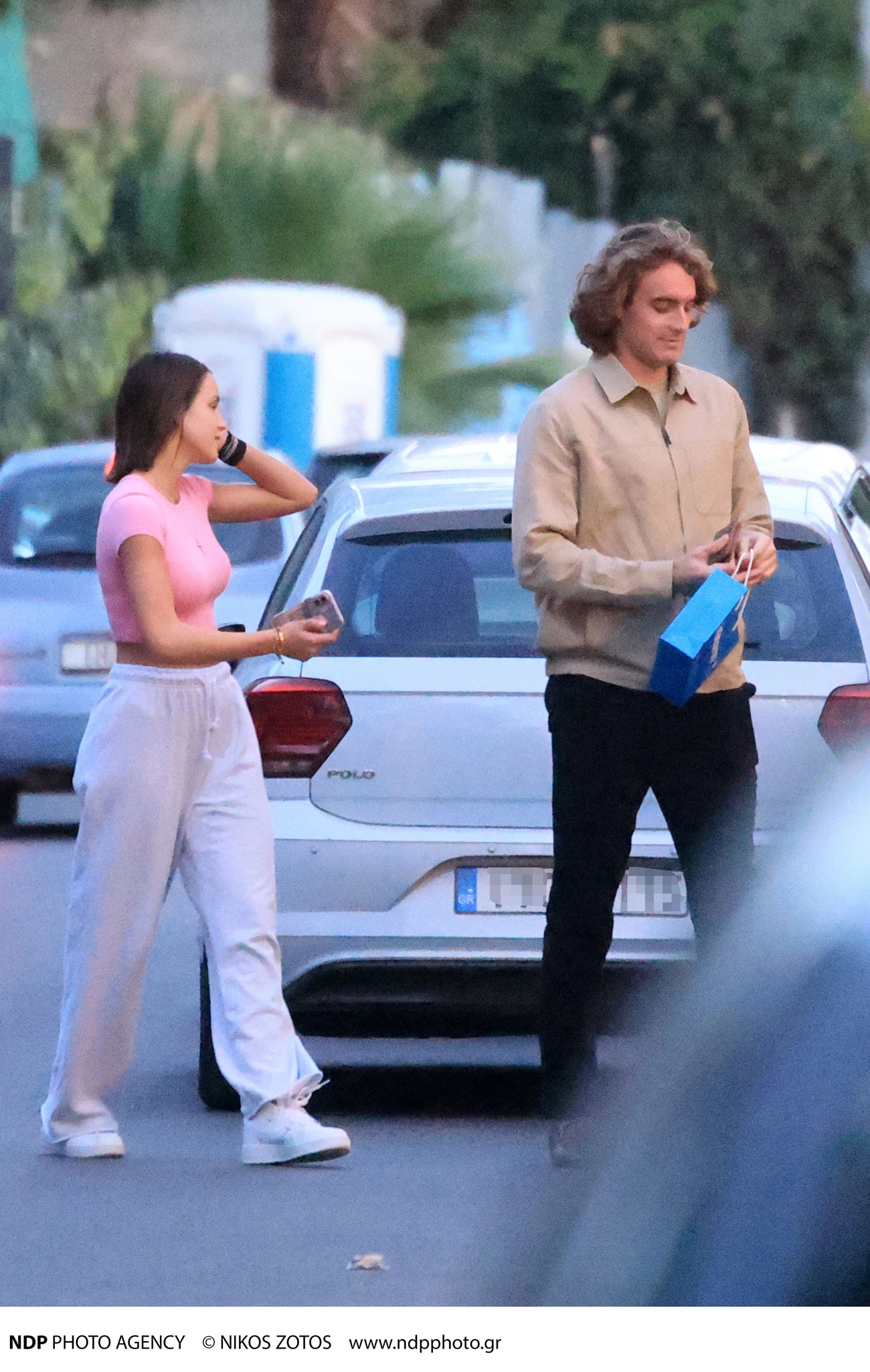 Ελισάβετ και Στέφανος Τσιτσιπάς σε βόλτα στη Γλυφάδα