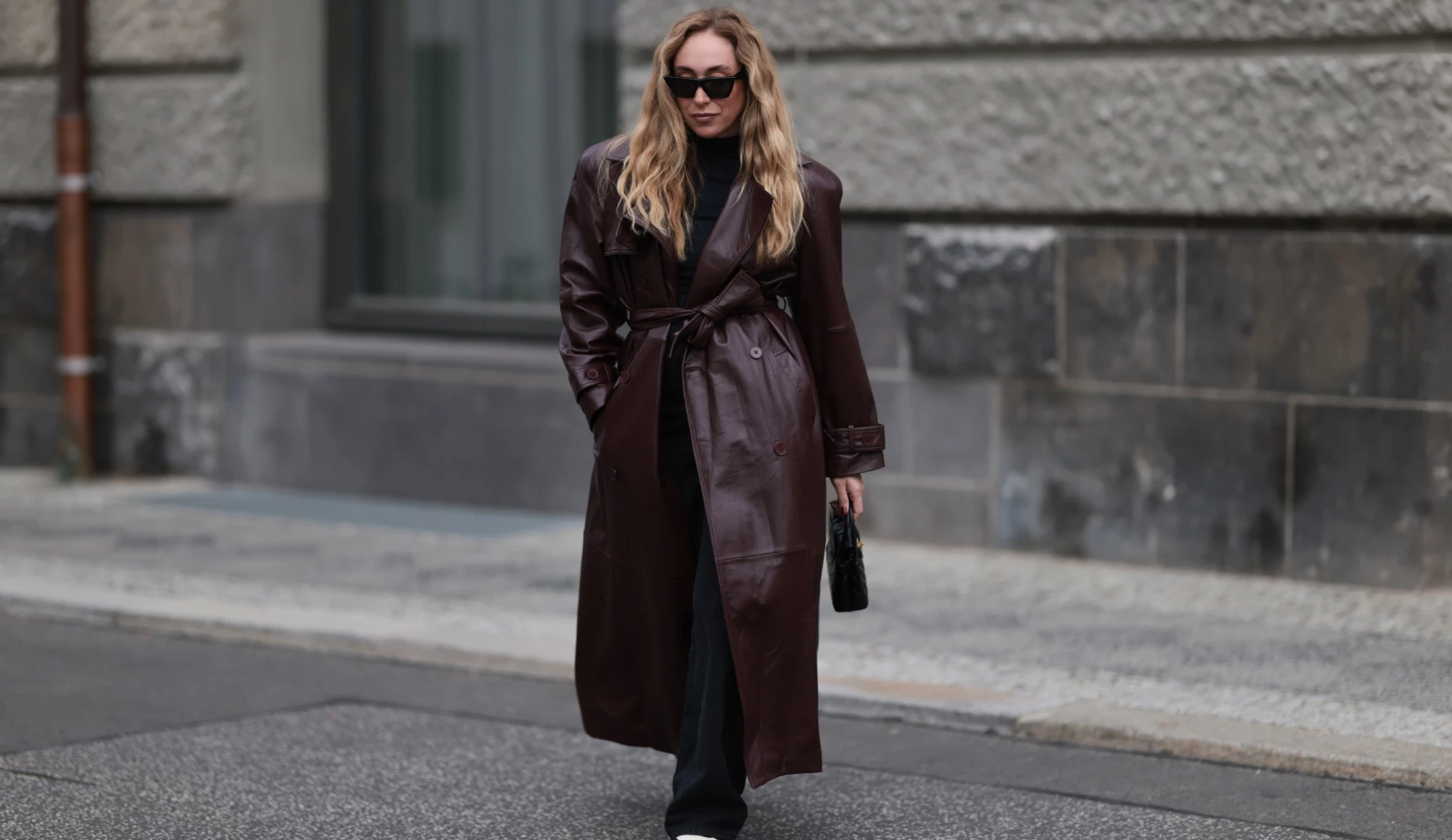 Η πολυτελής καμπαρντίνα από τη Marks & Spencer που θα αναβαθμίσει όλα τα φθινοπωρινά looks σου