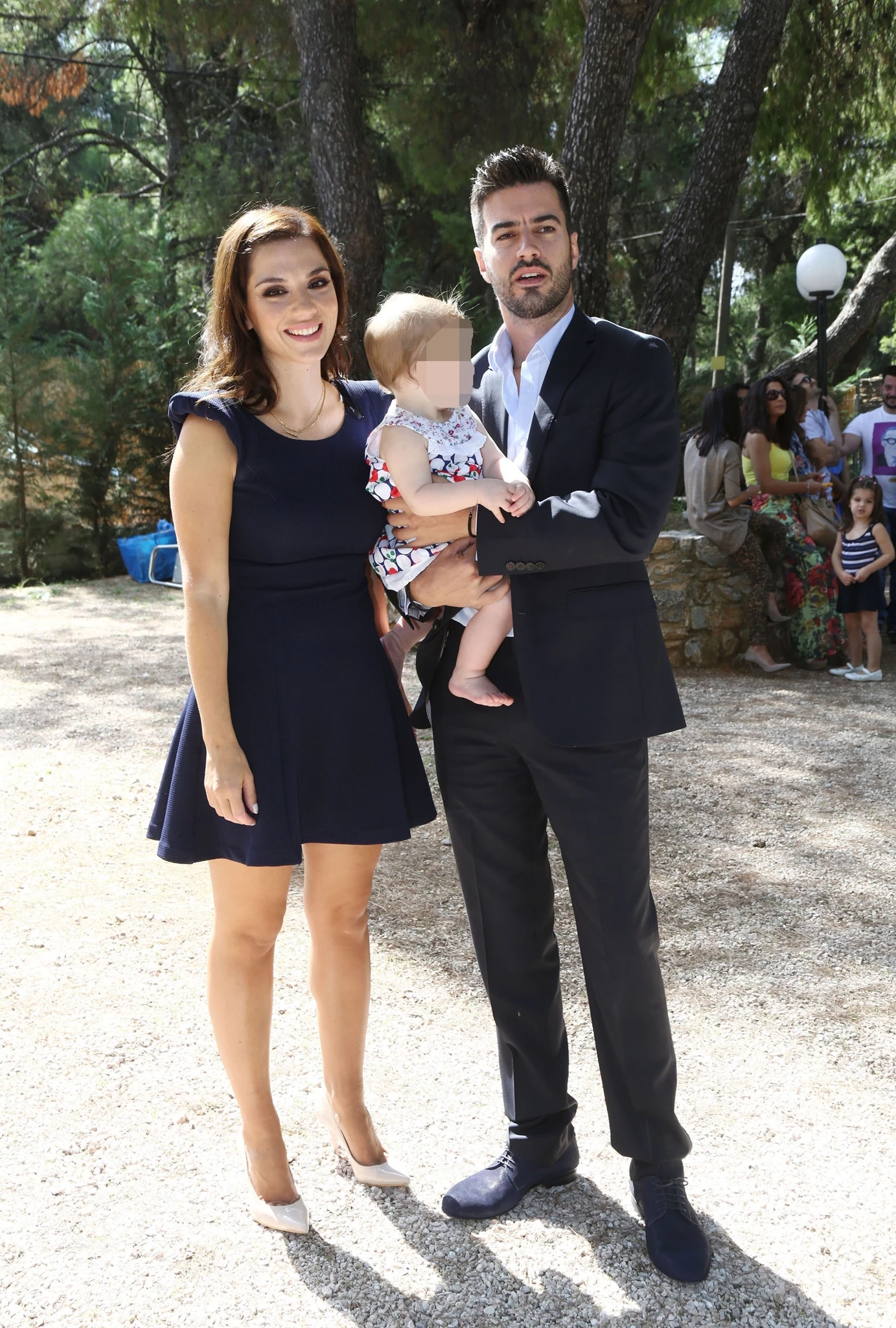 Τα iconic χτενίσματα που επέλεξαν 10 Ελληνίδες celebrities για τη βάφτιση των παιδιών τους