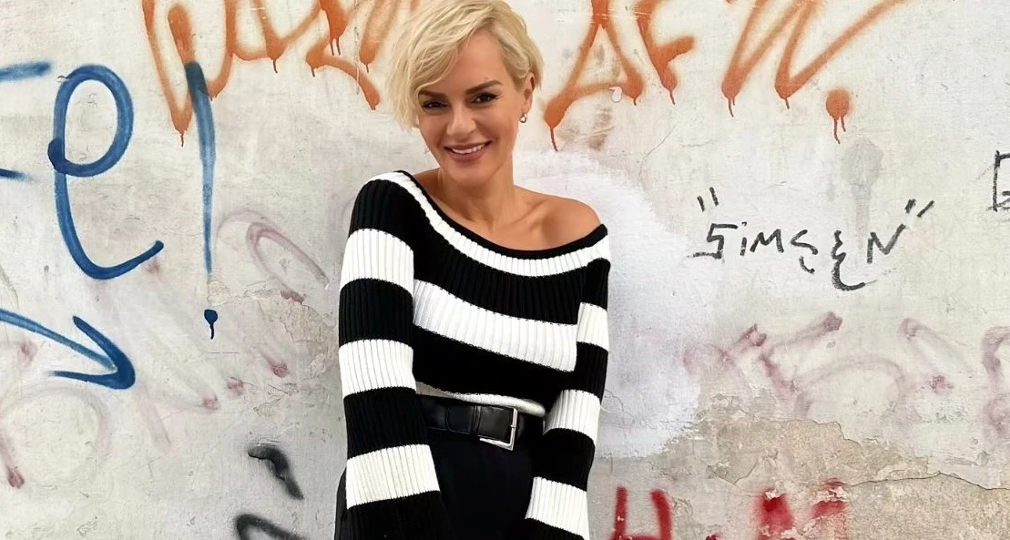 Η Έλενα Χριστοπούλου με μαύρες μπότες από τη Mango που θα βρεις τώρα σε προσφορά