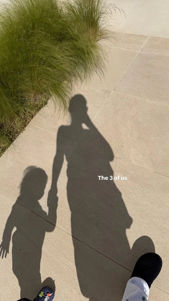 Η Αλεξάνδρα Νίκα με τον Βασίλη Αργυρό στον κήπο τους