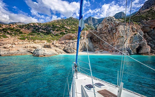 Στην Ικαρία κρύβεται το μυστικό της καλοπέρασης και της μακροζωίας