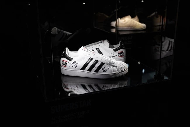 Τα Adidas Originals παρουσίασαν το "The Sound of Superstar(s)" στο Παρίσι
