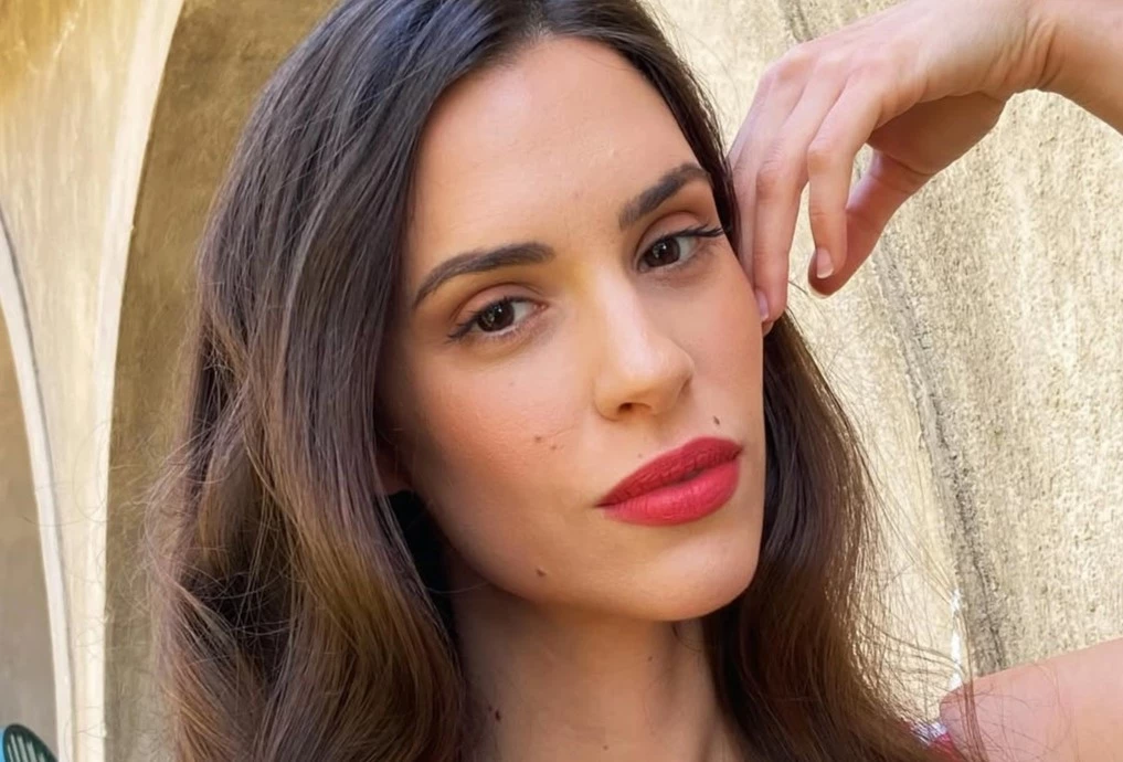 Ιζαμπέλλα Φούλοπ | Έτσι είναι φυσική και αμακιγιάριστη η κούκλα πρωταγωνίστρια της 