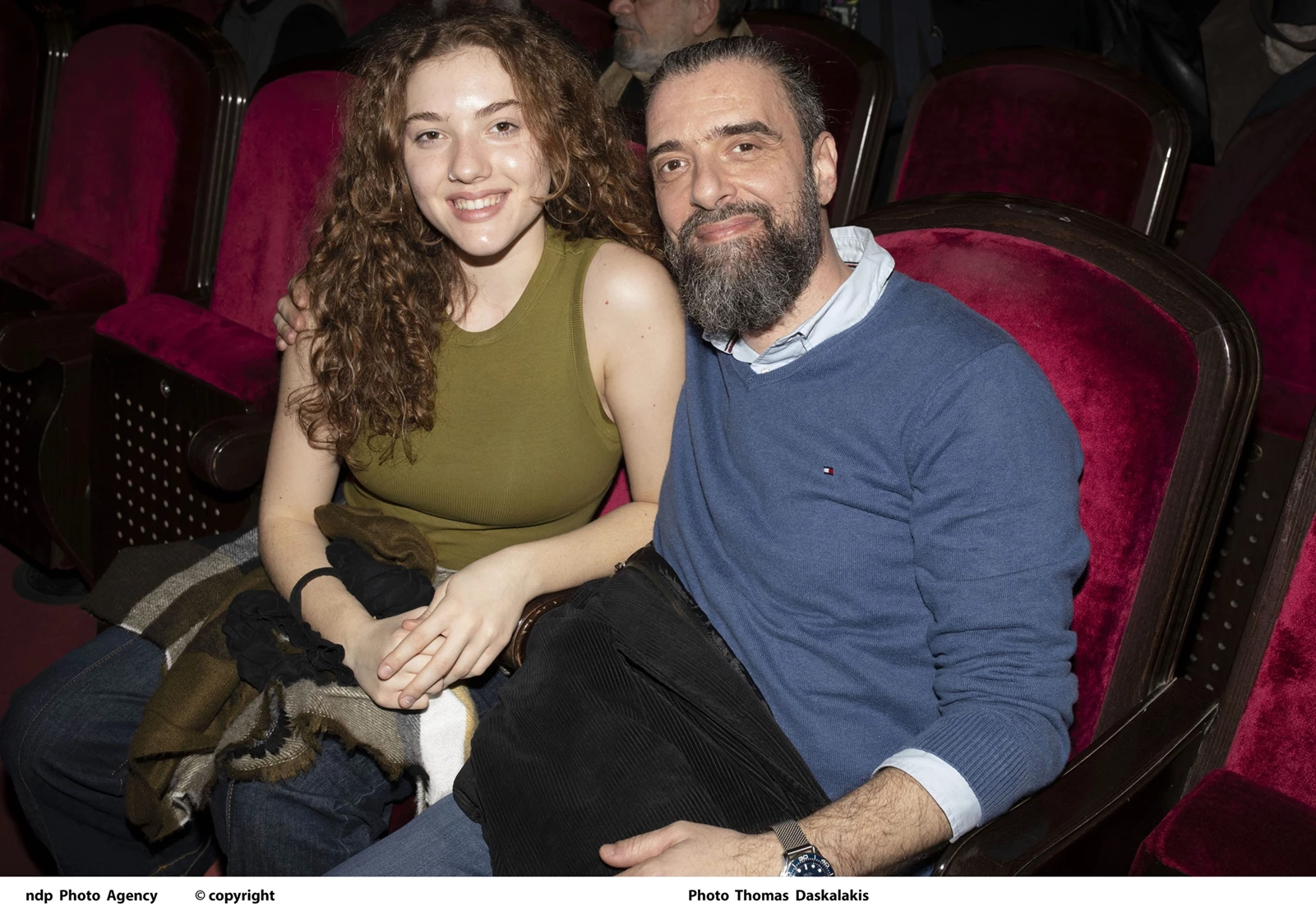 Σωτήρης Τσαφούλιας | Αγκαλιά με την κόρη του, Δέσποινα σε θεατρική πρεμιέρα