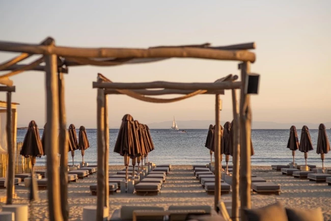 Τhe C Beach Restaurant | Το νέο location στην παραλία της Βούλας καλωσορίζει το ελληνικό καλοκαίρι