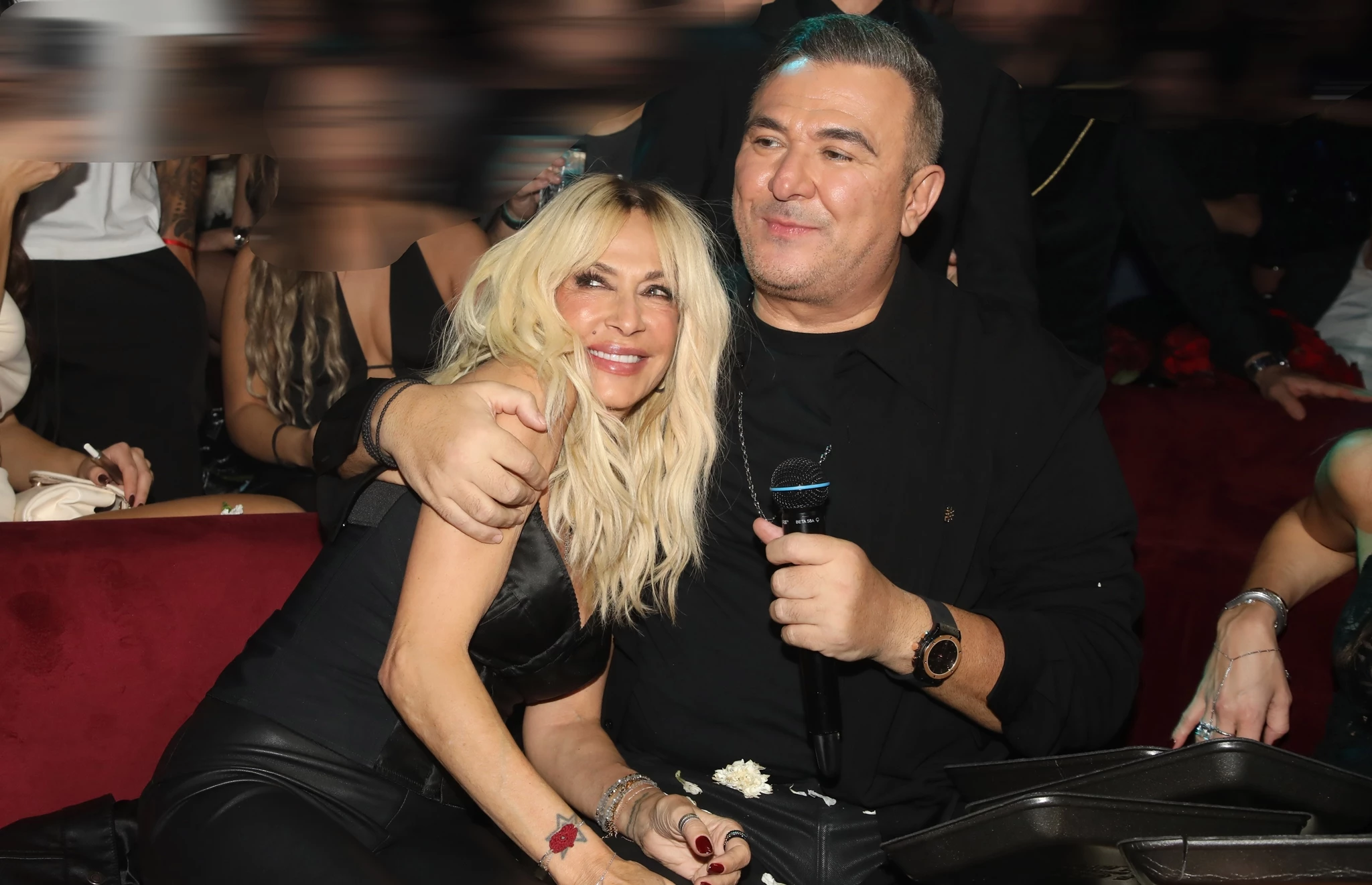 Η Άννα Βίσση αγκαλιά με τον Αντώνη Ρέμο | Η νυχτερινή έξοδος με τον Γιάννη & τη Δήμητρα Κούστα για τα γενέθλια της αδερφής της