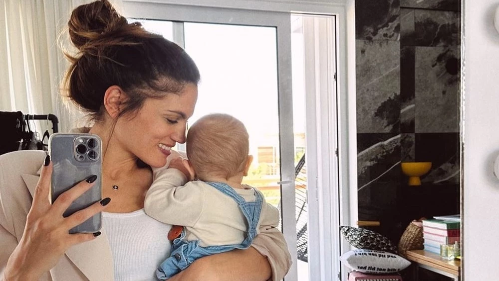 Μαίρη Συνατσάκη | Το τρυφερό στιγμιότυπο με την Ολίβια Στρατή αγκαλιά με τις φίλες της