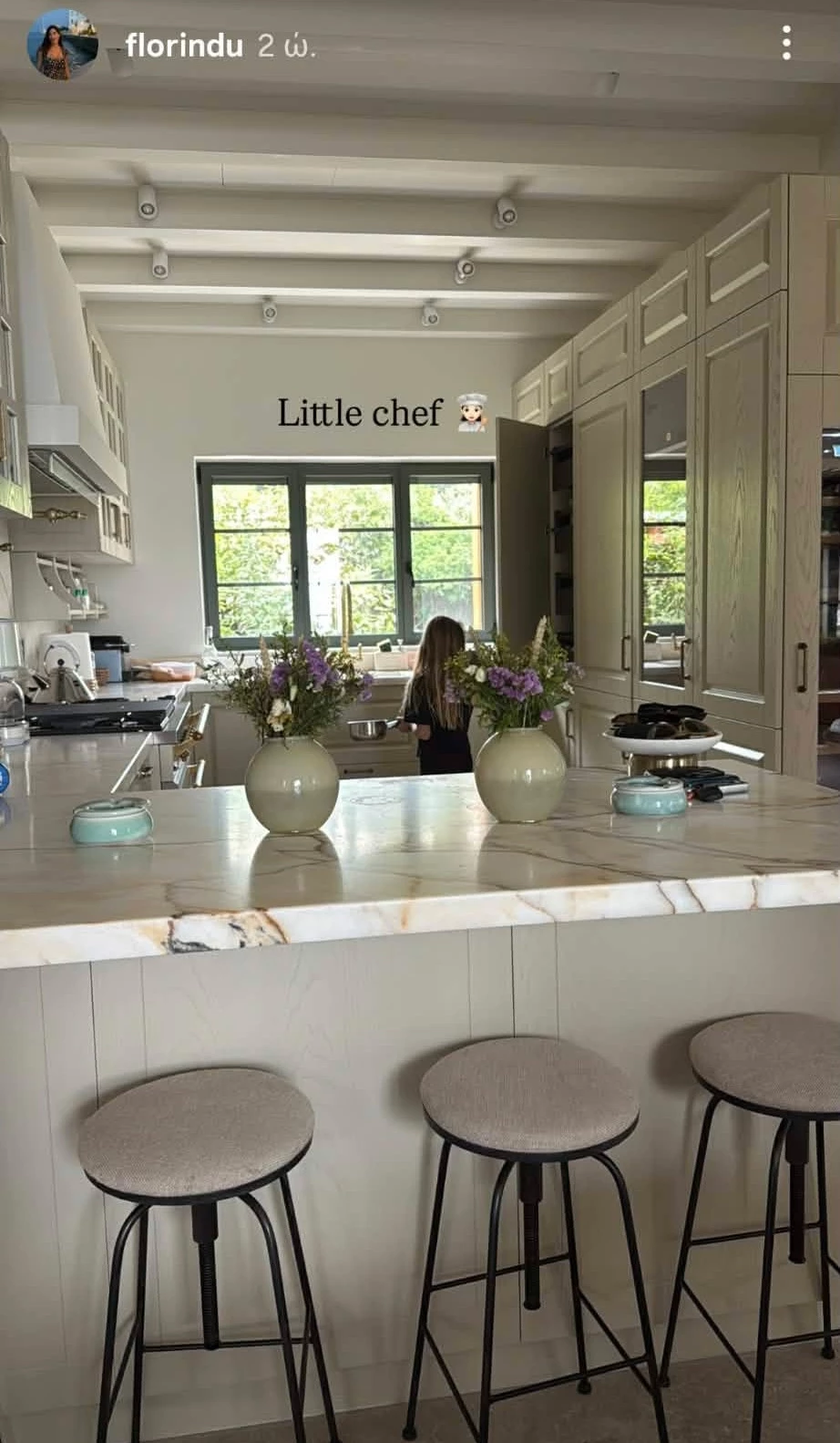 Μια ματιά στο σπίτι της Φλορίντας Πετρουτσέλι | Η country style κουζίνα της με minimal σχεδιασμό