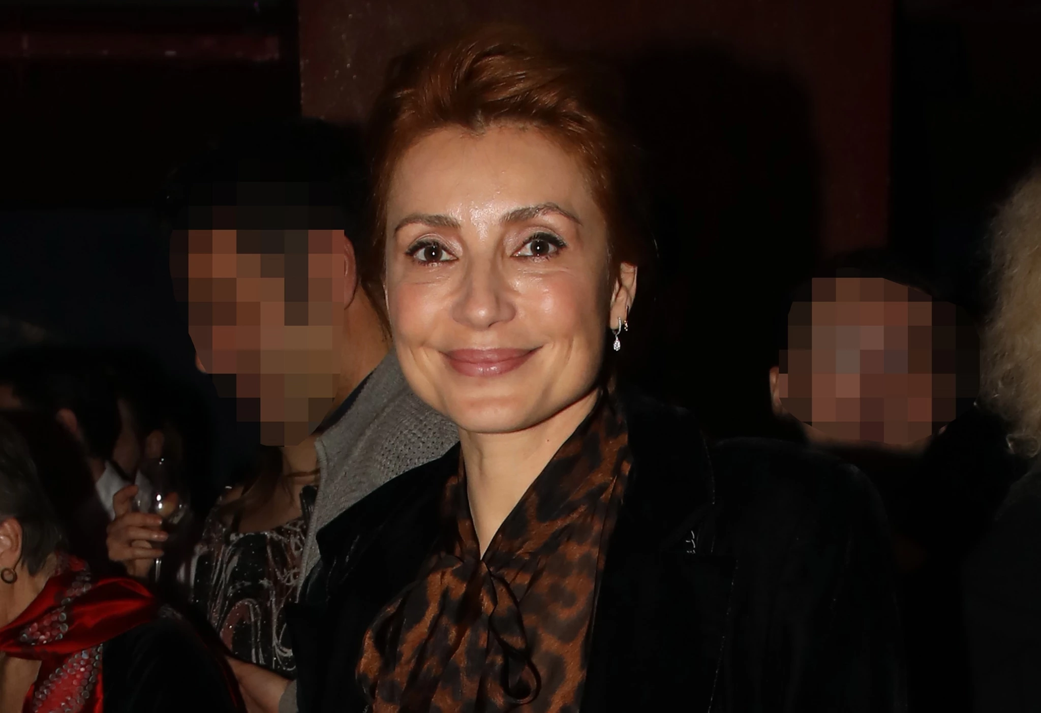 Ευδοκία Ρουμελιώτη | Με leather pants και animal print top σε κοσμικό event