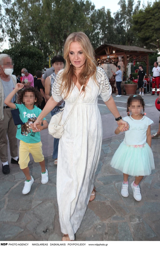 Ηρώ Σαΐα | Η σπάνια εμφάνιση με τα δίδυμα παιδιά της, Σταύρο και Μαρία-Ιζόλδη Ξαρχάκου