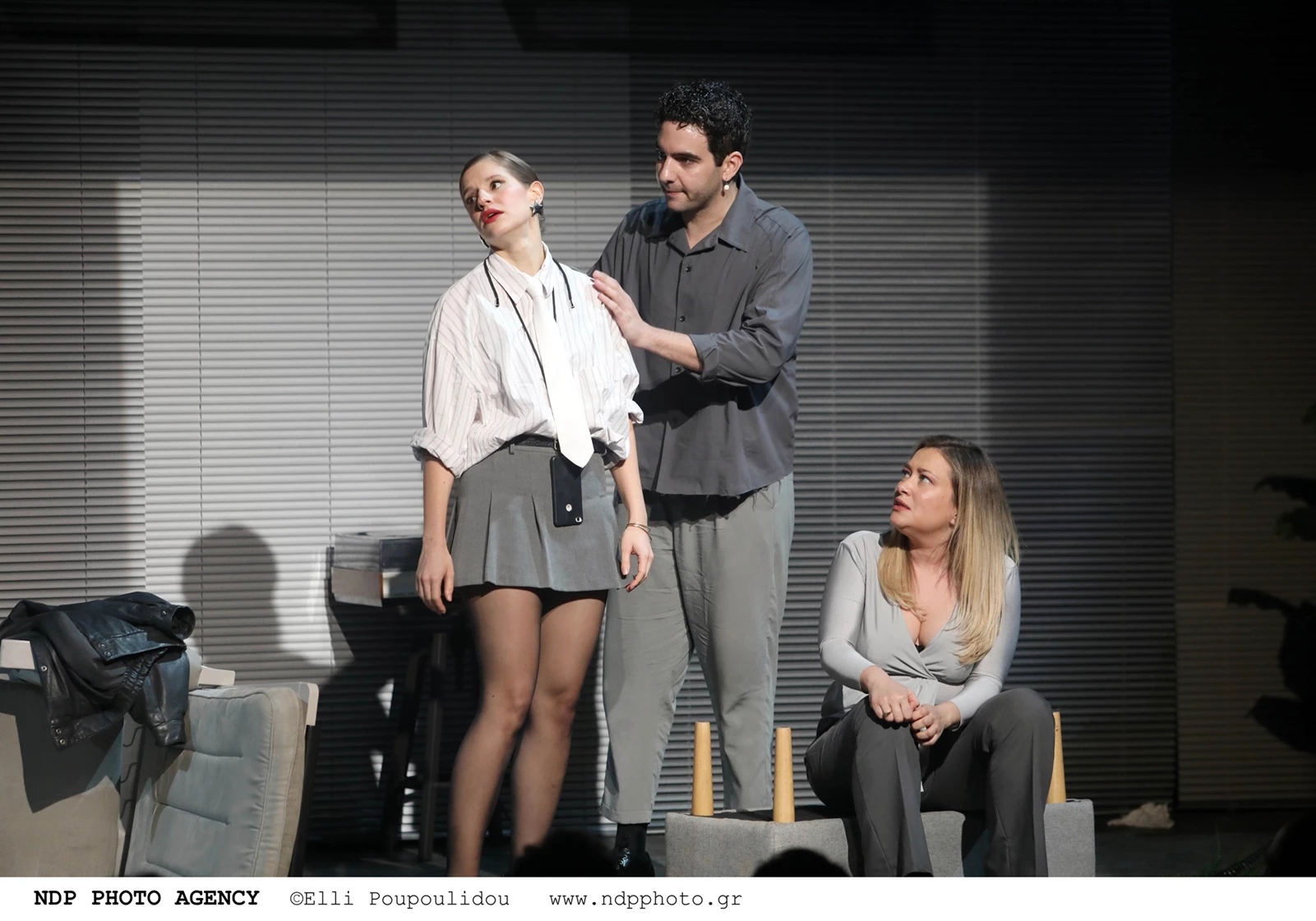 Ιωάννα Ασημακοπούλου, Αθηνά Σακαλή και Αντώνης Καρυστινός στην πρεμιέρα τους "Ένα κάποιο κενό"