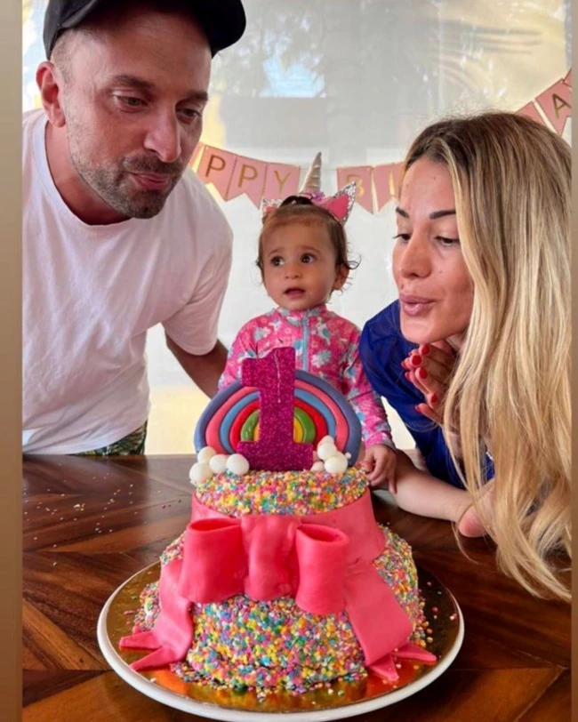 Γιώργος Λιανός - Κωνσταντίνα Καραλέξη | Γενέθλια για την ενός έτους κόρη τους, Βαλέρια