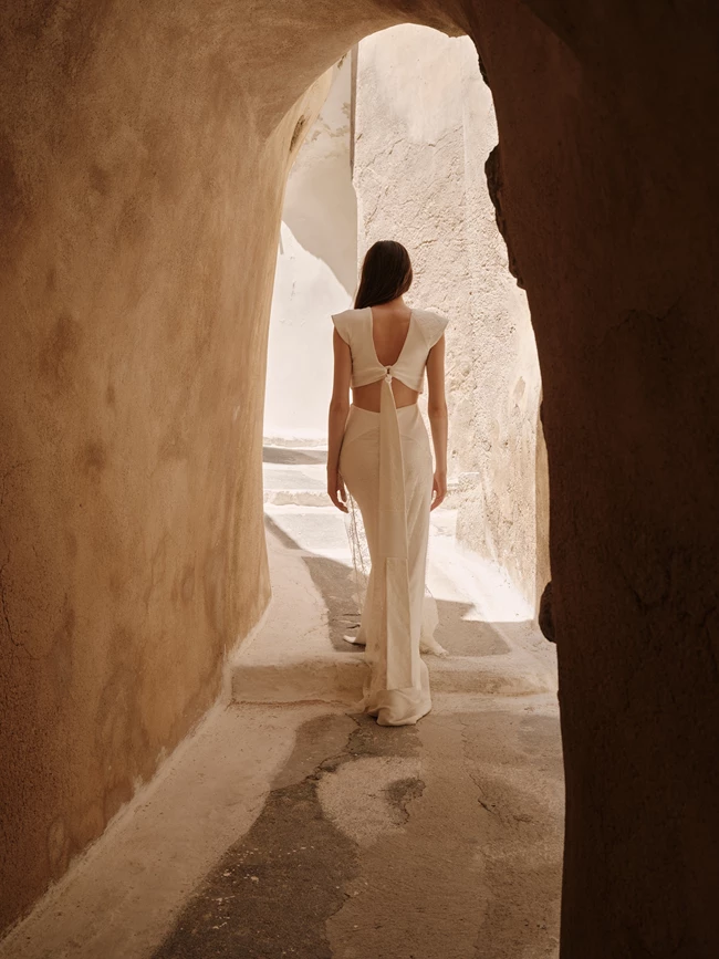 Αιθέριες δημιουργίες | Ανακάλυψε το ιδανικό νυφικό στο Bridal Sample Sale της σχεδιάστριας Ioanna Kourbela