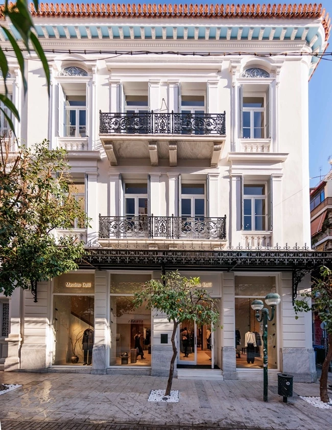 Το νέο κατάστημα της Massimo Dutti στον Πειραιά είναι κάτι παραπάνω από shopping