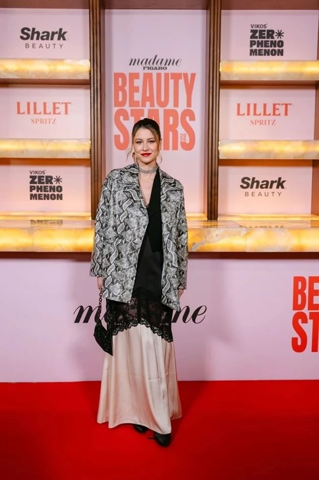 Η "καραrealistic" ρουτίνα ομορφιάς της Εριέττας Μανούρη | Πώς διατηρεί το αψεγάδιαστο δέρμα της;