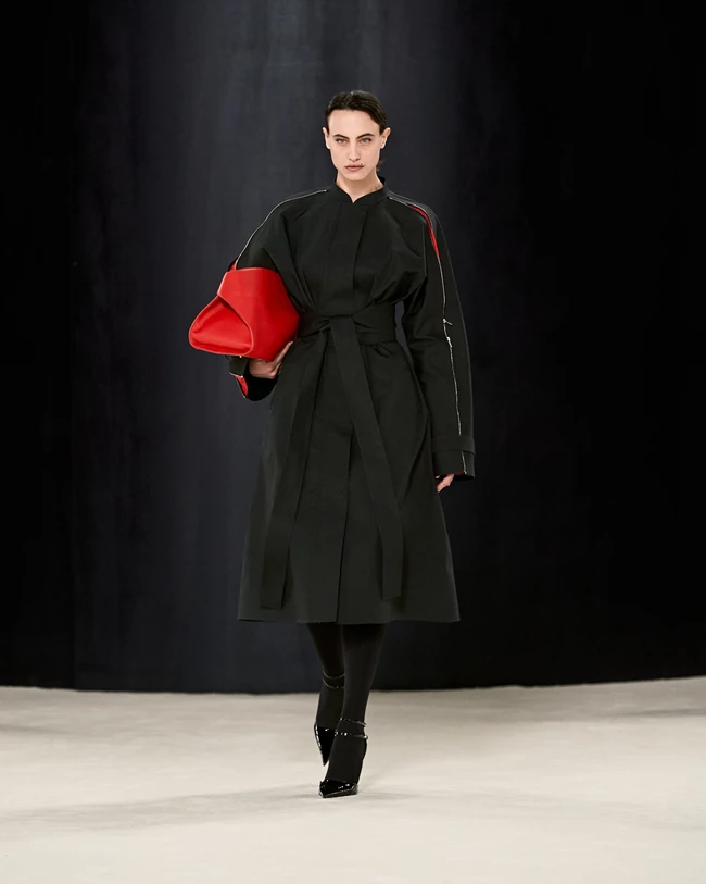 Hug Bag | Η νέα τσάντα του οίκου Ferragamo θα ανανεώσει το στιλ σου