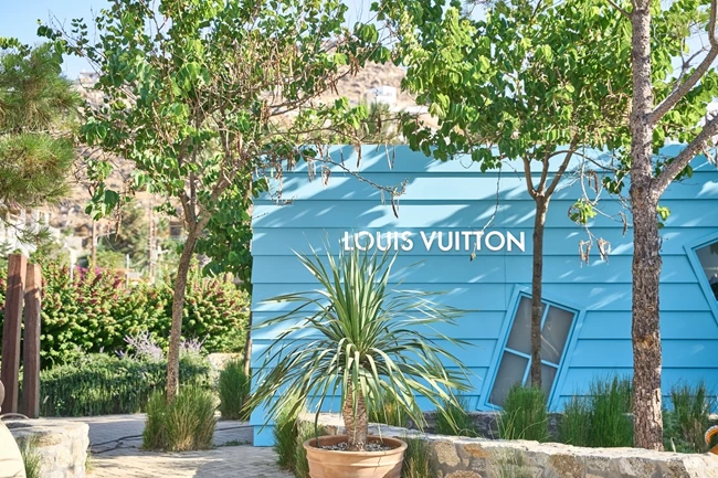 Louis Vuitton | Ο οίκος εγκαινίασε το νέο Pop-Up store του στο Nammos Village στη Μύκονο