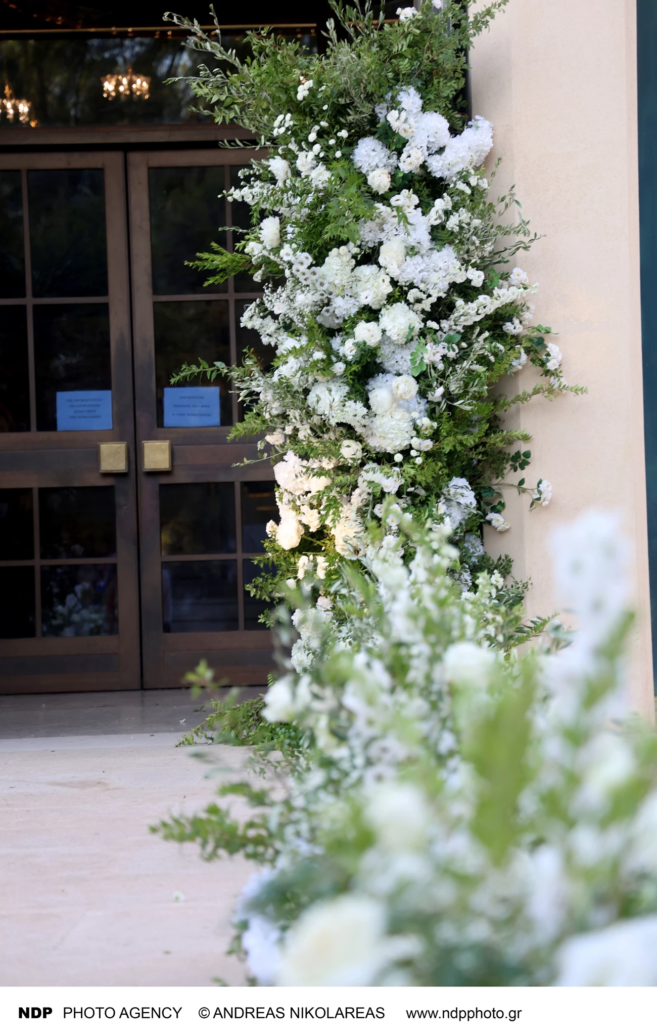 Δώρα Παντέλη | Η ονειρική floral διακόσμηση του γάμου της και η κομψή ανθοδέσμη